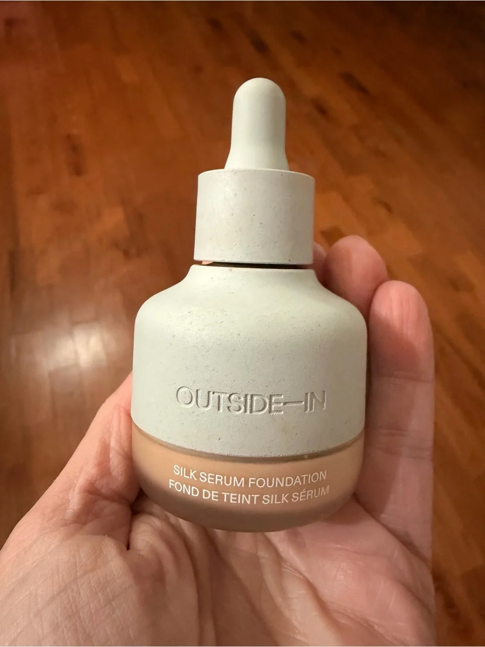OUTSIDE-IN SILK SERUM FOUNDATION.
